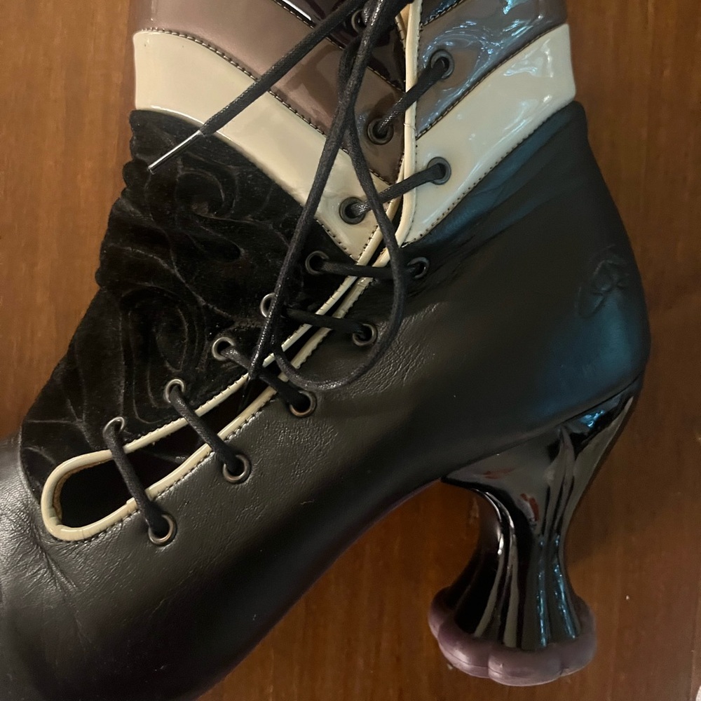 JOHN FLUEVOG HEELS